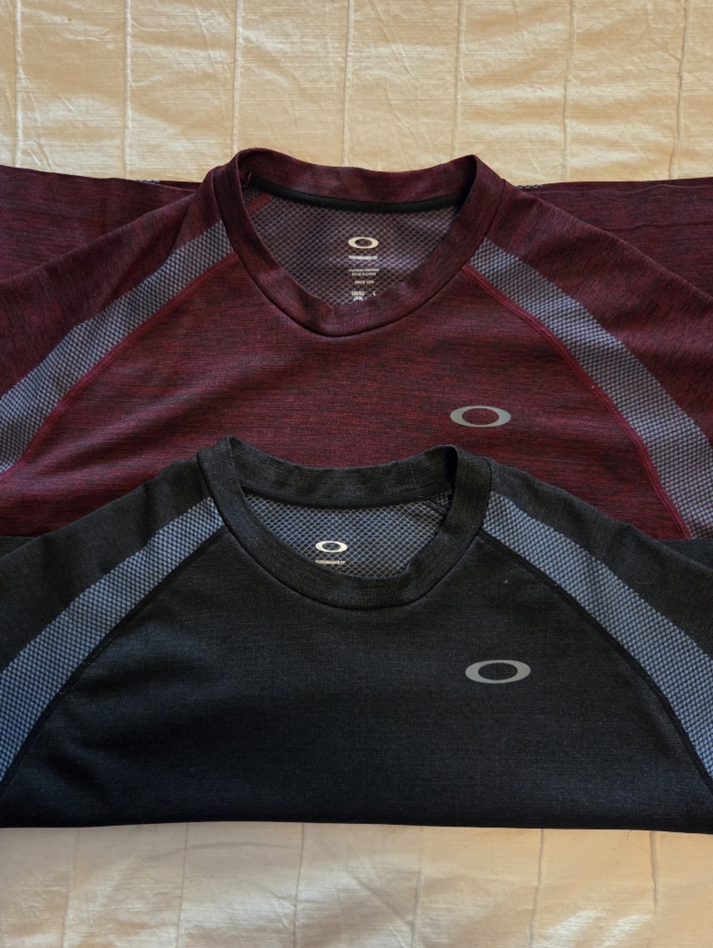 Men's Oakley Size L Short-Sleeve Performance Tees - Black and Burgundy - 2 Pack